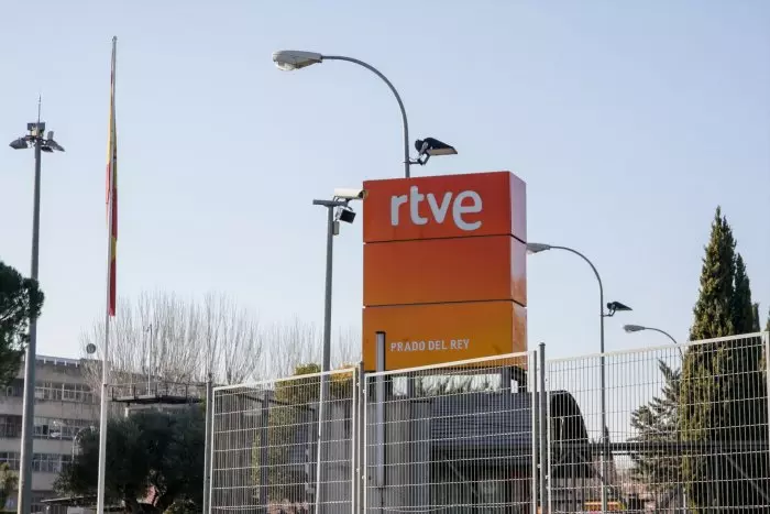 La APM y la FAPE impugnarán las oposiciones de RTVE por no exigir el título de Periodismo en las plazas de periodistas