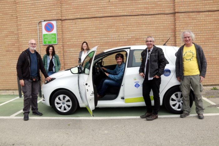 El precio elevado y una red deficiente de puntos de recarga frenan la expansión del coche eléctrico en Catalunya