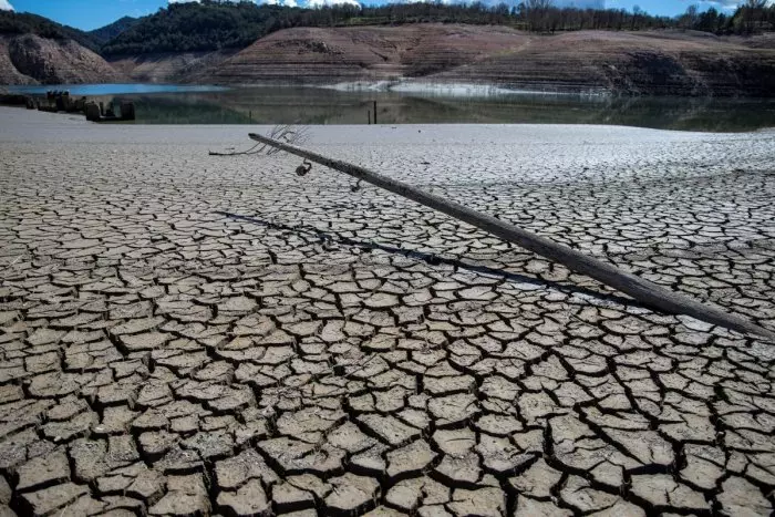 La falta de lluvias agrava el estrés hídrico y sitúa las reservas de agua a poco más de la mitad