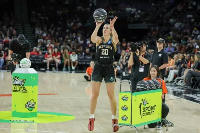 Sabrina Ionescu bate el récord en un concurso de triples de la NBA y la WNBA