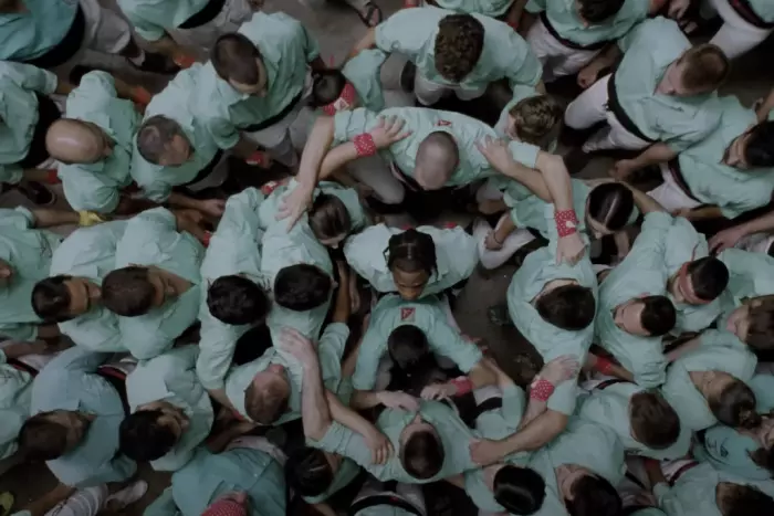 Els castellers es colen en un videoclip del popular raper Travis Scott