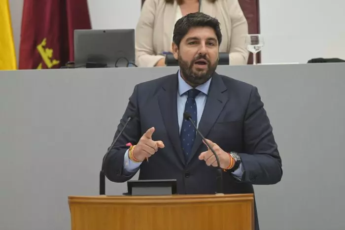 López Miras acusa a Vox de querer abocar a Murcia a una repetición electoral