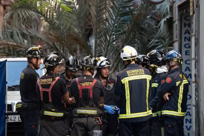 Mor una jove de 20 anys en caure-li a sobre una palmera al Raval de Barcelona