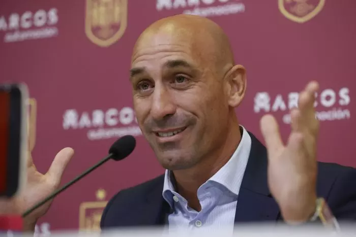 La caída de Rubiales, un primer paso aún insuficiente para renovar la RFEF