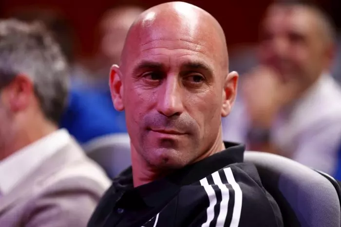 Luis Rubiales será detenido en cuanto regrese a España por los contratos fraudulentos de la Federación de Fútbol