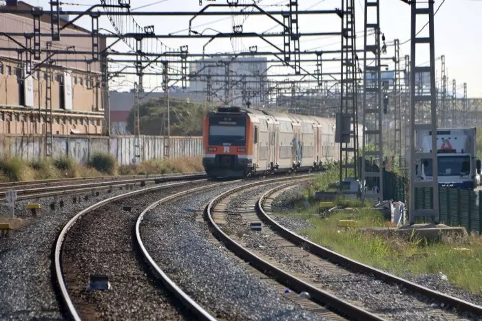 Adif descarta ara que un llamp causés l'avaria del maig a Gavà, que va paralitzar l'R2 de Rodalies