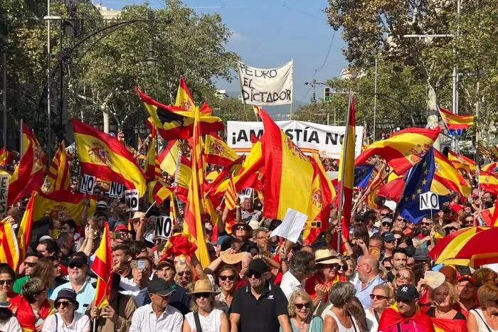 La dreta espanyolista reuneix 50.000 persones a Barcelona contra l'amnistia