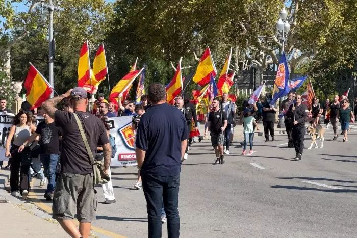 La ultradreta tot just reuneix un centenar de persones al seu tradicional acte a Montjuïc pel 12 d'octubre