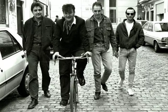 Mauricio Aznar y su grupo Más Birras resucitan 30 años después con una película y su primera biografía