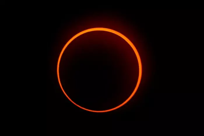 Las espectaculares fotos del eclipse solar o 'anillo de fuego' que se vio en América