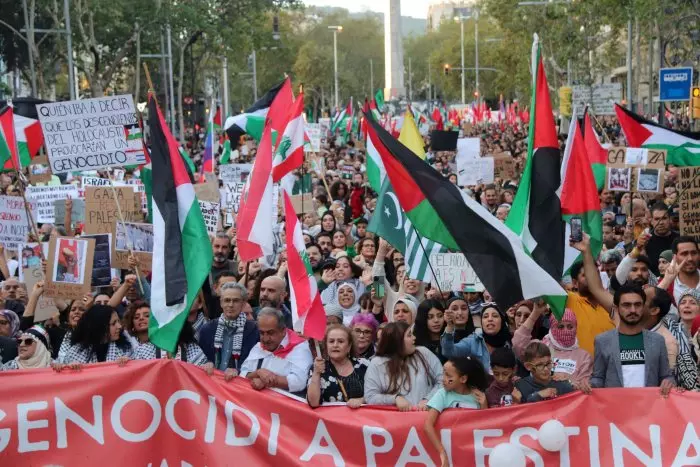 Barcelona congrega una manifestació multitudinària en defensa de Palestina