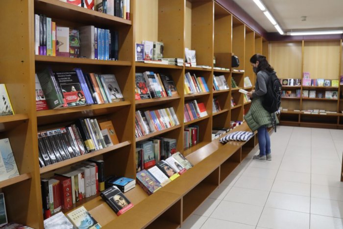 Només un de cada cinc autors literaris en català es dedica exclusivament a la literatura