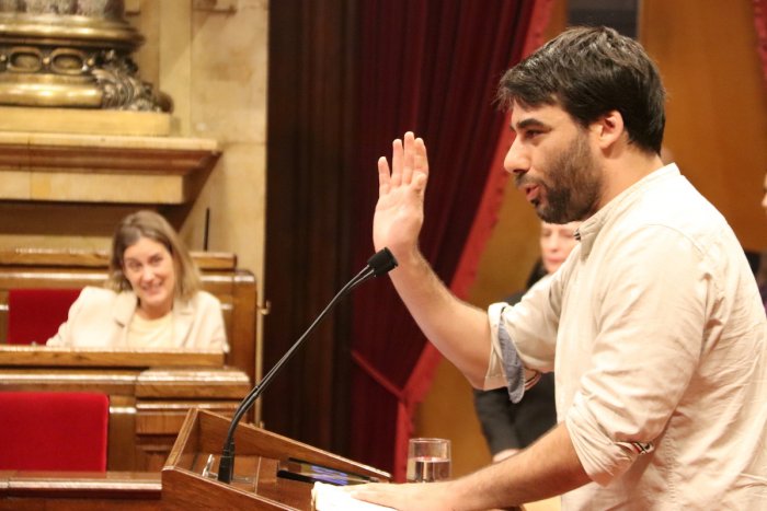 Dimiteixen 13 dirigents de Podem Catalunya després de ser expedientats per “defensar la unitat” amb Sumar