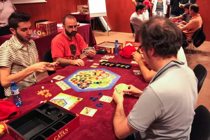 11 jocs de taula catalans o en català per gaudir amb la família i amics
