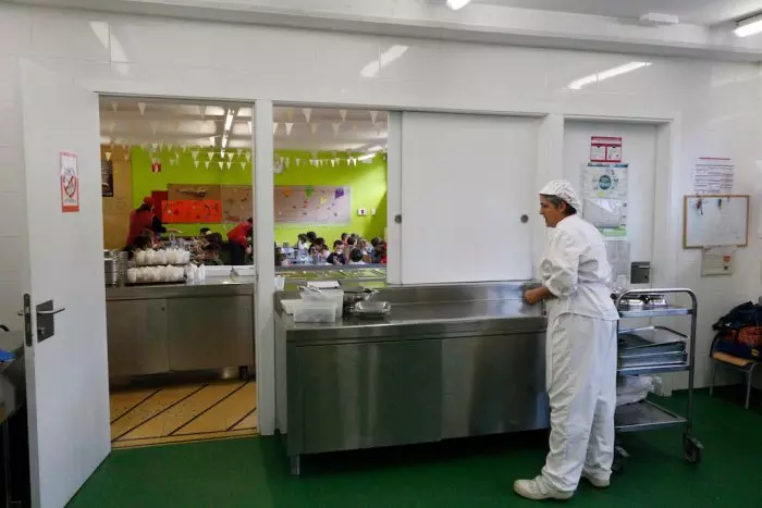 La inflació 'ofega' els menjadors escolars que ofereixen menús amb productes ecològics