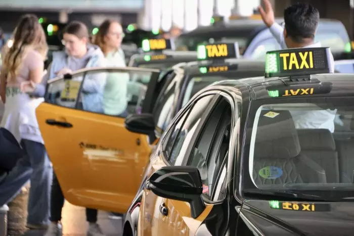 Élite Taxi defensa l'obligatorietat del B2 de català en la nova llei del taxi