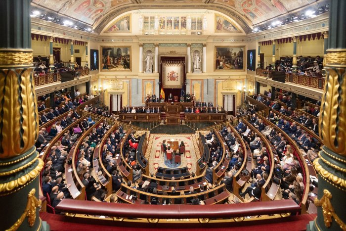 El horario y la conciliación, una batalla que el Congreso resolvió 11 años antes de la disputa entre Díaz y Ayuso