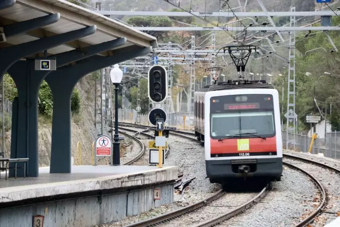 Les línies de Ferrocarrils recuperen el volum de passatgers prepandèmics i els aeroports catalans s'hi apropen