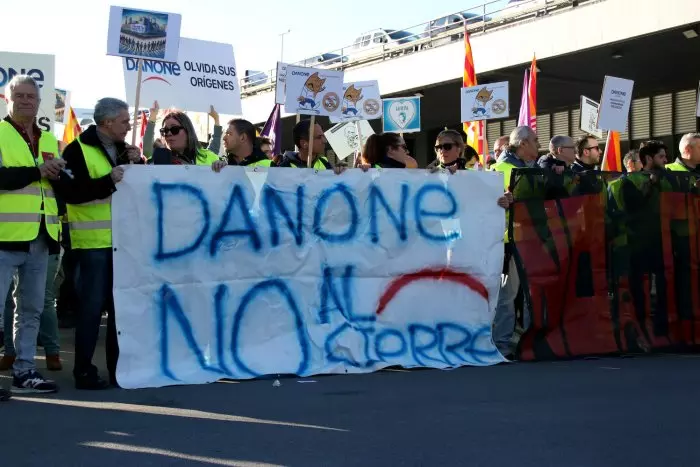 Els treballadors de Danone de Parets es manifesten contra el tancament a Barcelona