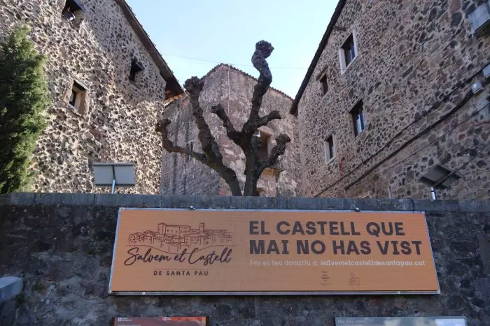 En marxa una campanya de micromecenatge per "salvar" el castell de Santa Pau
