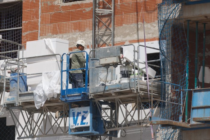 Construcción y transporte, los sectores en los que el Gobierno podría anticipar la jubilación al ser los que tienen más bajas