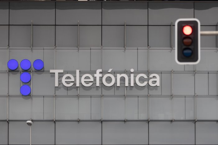 Telefónica perdió 892 millones en 2023 por su filial de Reino Unido y por el impacto del ERE