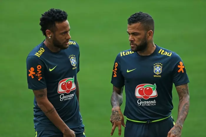 El padre de Neymar niega que vaya a ayudar a Dani Alves con la fianza