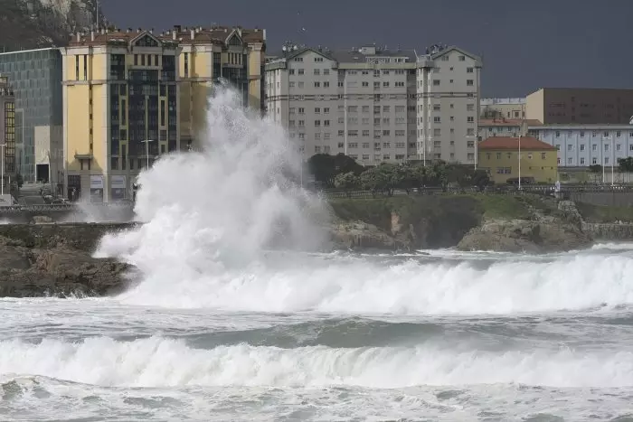 El fuerte viento, el oleaje y las lluvias ponen en alerta a 16 comunidades autónomas