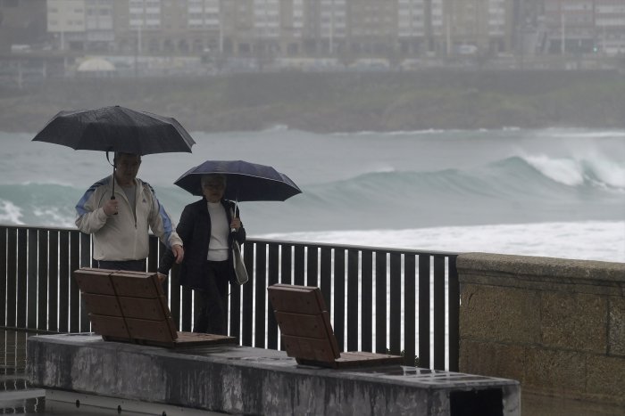 La borrasca Nelson obliga a activar avisos en 37 provincias por lluvia, viento, nieve y oleaje