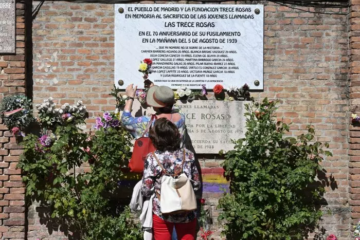 Las víctimas del franquismo piden recuperar los 3.000 nombres del monumento de La Almudena