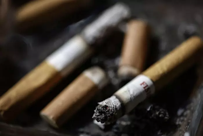 Reino Unido prohíbe la venta de tabaco durante toda su vida a los nacidos a partir de 2009