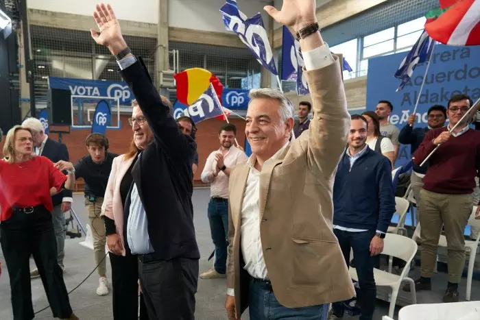 Feijóo atiza a PNV y PSOE por "alimentar el monstruo" de Bildu en el cierre de campaña del PP