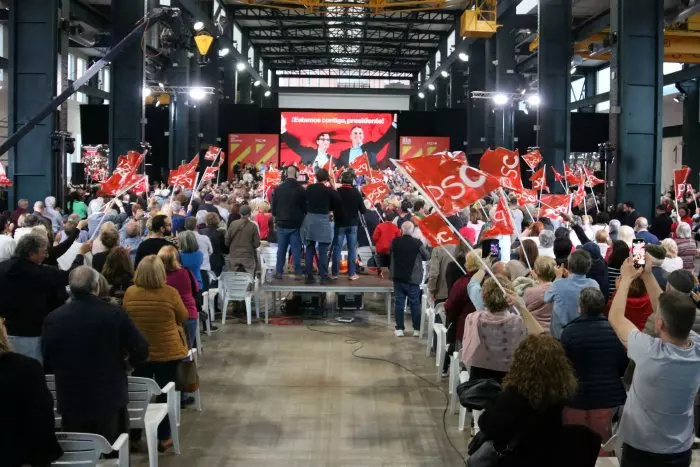 El PSC inicia la campanya amb una crida a una resistència col·lectiva en defensa de Sánchez