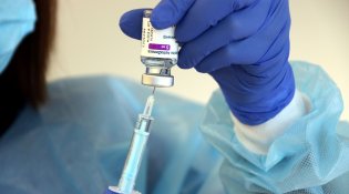 Europa retira del mercat la vacuna contra la Covid-19 d'AstraZeneca