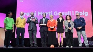 La revista 'Camacuc' guanya el Premi Martí Gasull i Roig de Plataforma per la Llengua