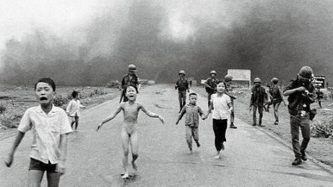 Fotografía 'La niña del napalm', tomada por Nick Ut durante la guerra de Vietnam y ganadora de un premio Pulitzer.