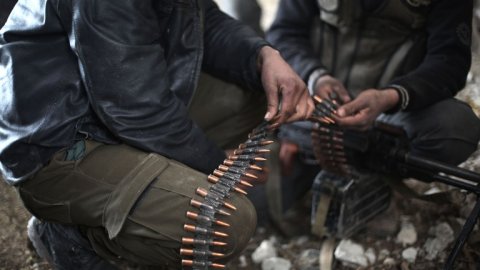Combatientes de Jaish al-Islam, que luchan contra el régimen sirio y contra el Estado Islámico, en las afueras de Damasco. - AFP