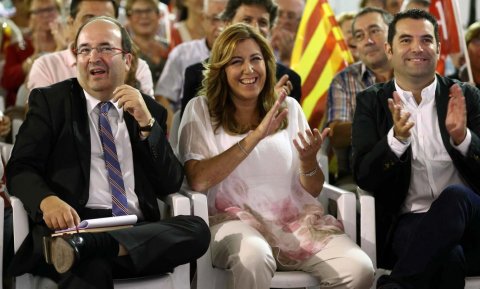 El líder del PSC y candidato a sus primarias, Miquel Iceta, y la presidenta andaluza, Susana Díaz, en una acto de campaña en Mataró.-EFE