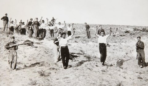 Milicianos republicanos hechos prisioneros de los sublevados durante la Batalla de Guadarrama (1936).