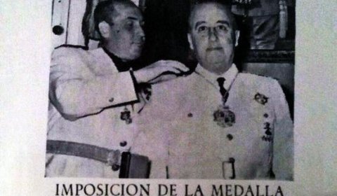 PSOE y PP se alían en un pueblo de Ciudad Real para mantener la Medalla de Oro a Franco. Periódico CLM