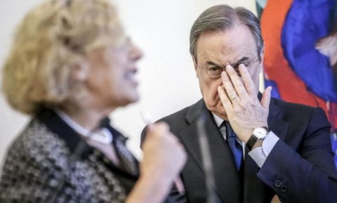 La alcaldesa de Madrid, Manuela Carmena, junto al presidente del Real Madrid, Florentino Pérez, en una imagen de archivo. EFE