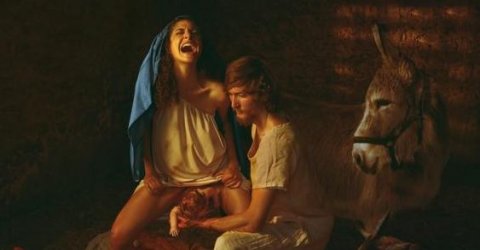 Una fotógrafa pone a parir a la Virgen María… y se arma el belén