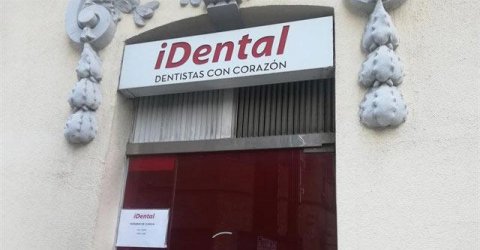 Entrada a una clÃ­nica de iDental. (EP)