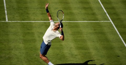 Fernando Verdasco durante un partido en un torneo sobre hierba recientemente. /REUTERS