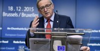 El presidente de la Comisión Europea, Jean Claude Juncker, durante  la rueda de prensa, al término de la segunda jornada de la Cumbre Europea. REUTERS/Eric Vidal
