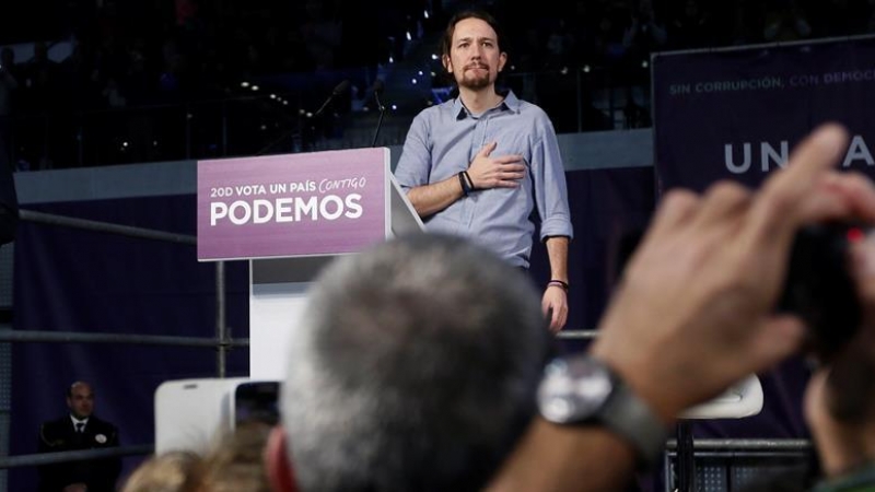 El líder de Podemos y candidato a la Presidencia del Gobierno, Pablo Iglesias, durante el acto político que ha protagonizado hoy en la Caja Mágica de Madrid, dentro de la campaña para las elecciones generales del 20D. EFE/Fernando Alvarado