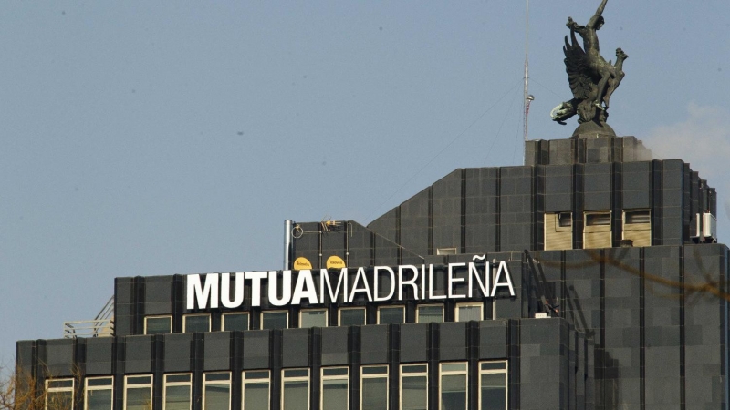 El logo de la aseguradora Mutua Madrileña en su sede del Paseo de la Castellana. E.P.