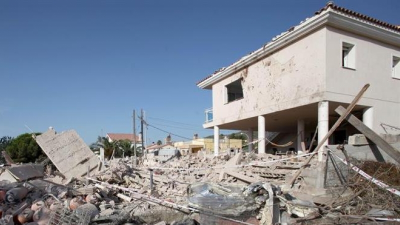 Casa d'Alcanar destrossada per explossió