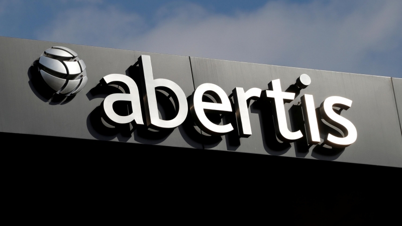 El logo de Abertis, en su sede en Barcelona. REUTERS/Eric Gaillard