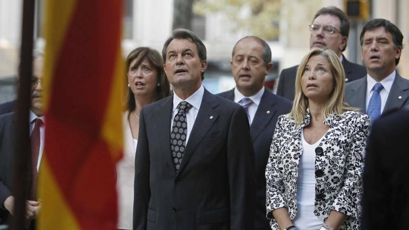 Artur Mas junto a la exvicepresidenta, Joana Ortega, y la exconsellera de Educación, Irene Rigau  |  EFE
